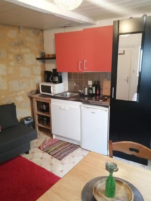 Petit Studio Au Coeur D'Uzes Apartment Exterior photo